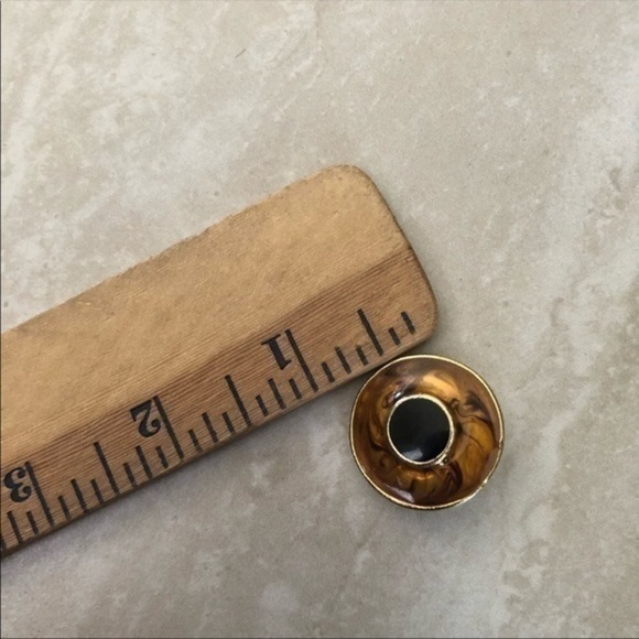 Vintage Costume Clip On Earrings 
Preowned good condition no flaws - Picture 3 of 3